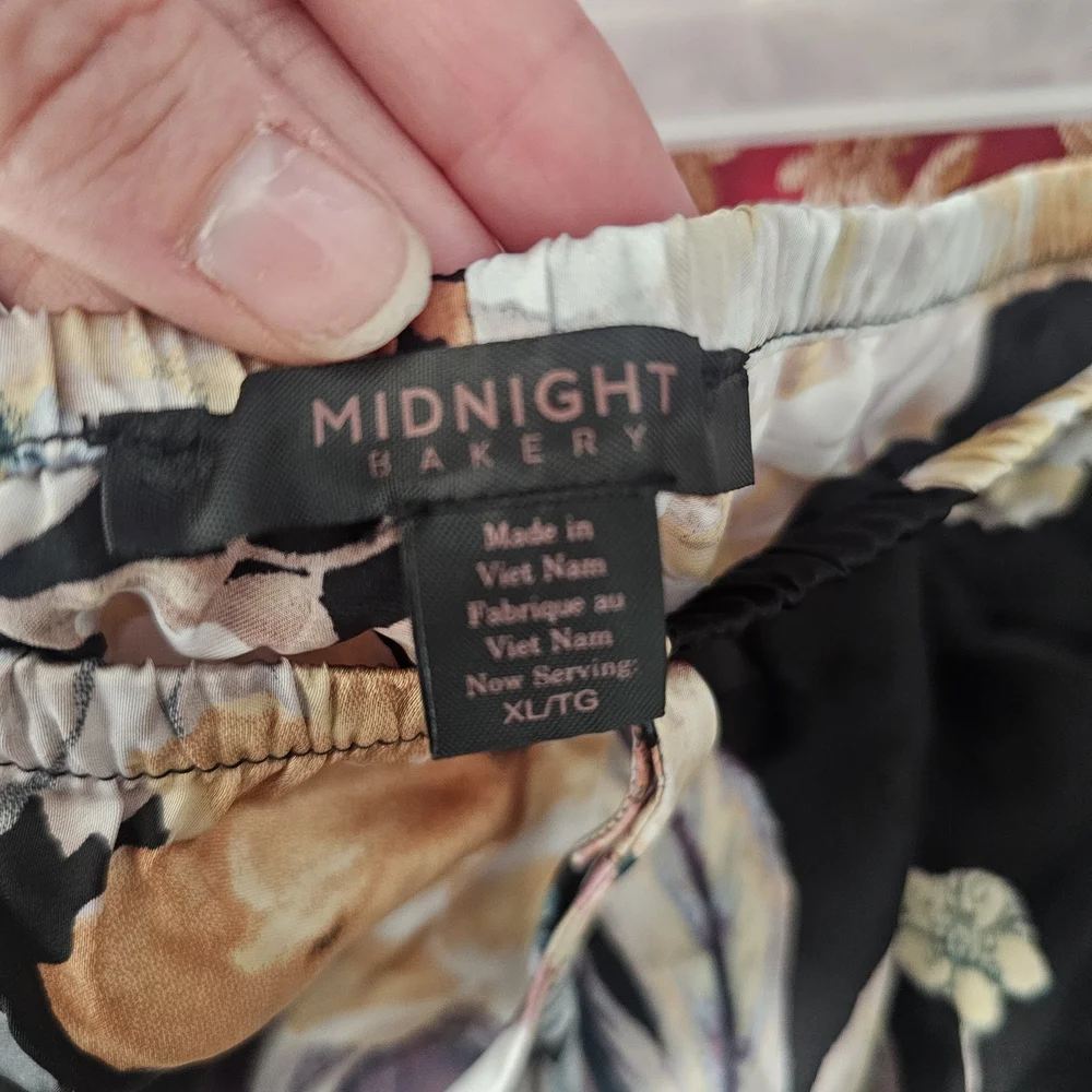 Midnight Bakery Women's Floral Sleep Shorts - Black New With Tags Size Xl - Picture 2 of 4